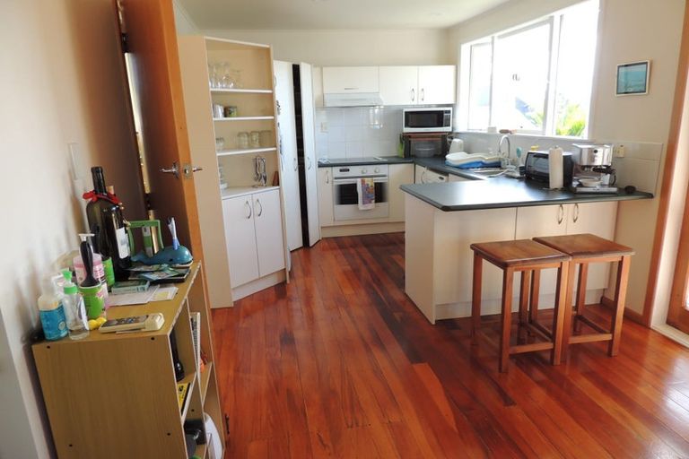 Photo of property in 18 Lavelle Road, Henderson, Auckland, 0612