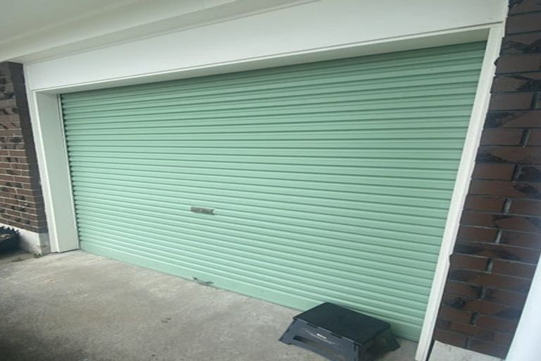 Photo of property in 2/42 Frank Evans Place, Henderson, Auckland, 0610