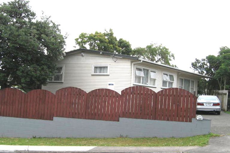 Photo of property in 1/222 Sunnynook Road, Totara Vale, Auckland, 0627