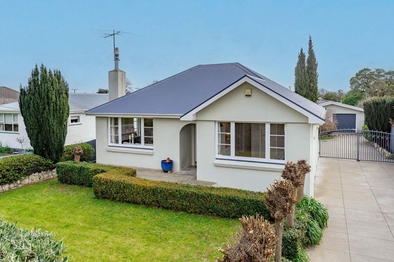 Photo of property in 17 Sackville Street, Martinborough, 5711