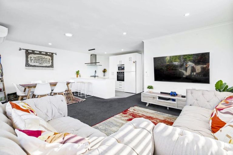 Photo of property in 2 Harore Road, Takanini, 2112