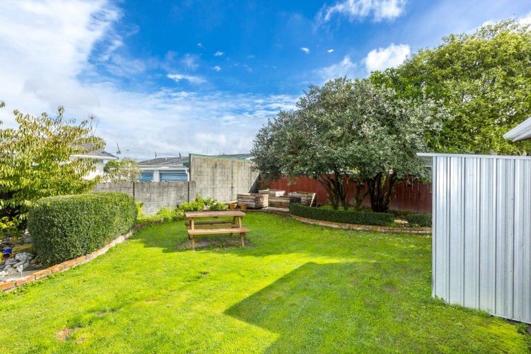 Photo of property in 71 Oregon Drive, Maoribank, Upper Hutt, 5018