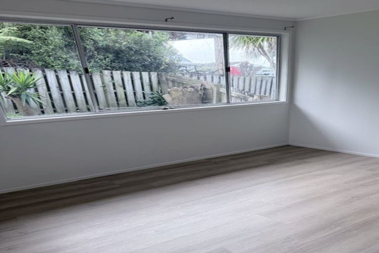 Photo of property in 5 Red Beach Road, Red Beach, 0932