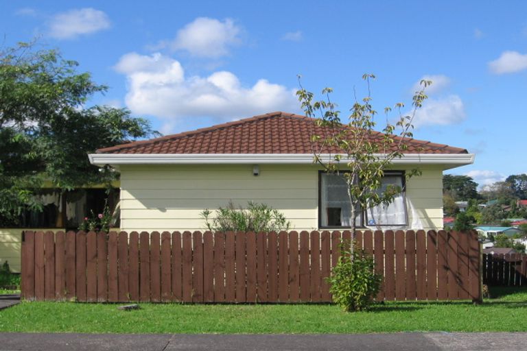 Photo of property in 1/16 Chislehurst Street, Henderson, Auckland, 0612