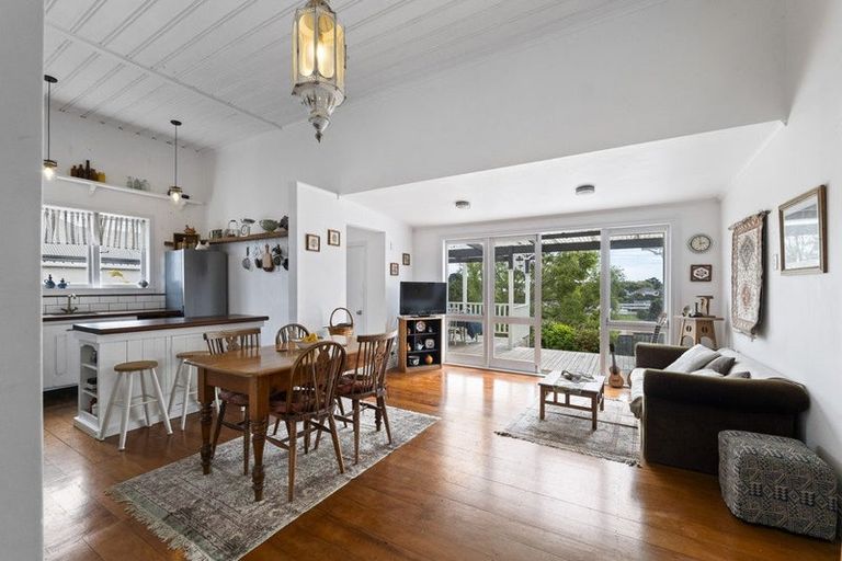 Photo of property in 132 Tukapa Street, Westown, New Plymouth, 4310