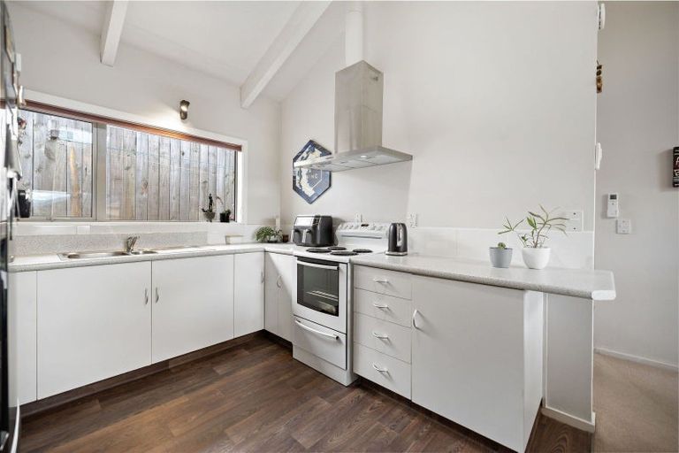 Photo of property in 4a Avalon Crescent, Fernhill, Queenstown, 9300