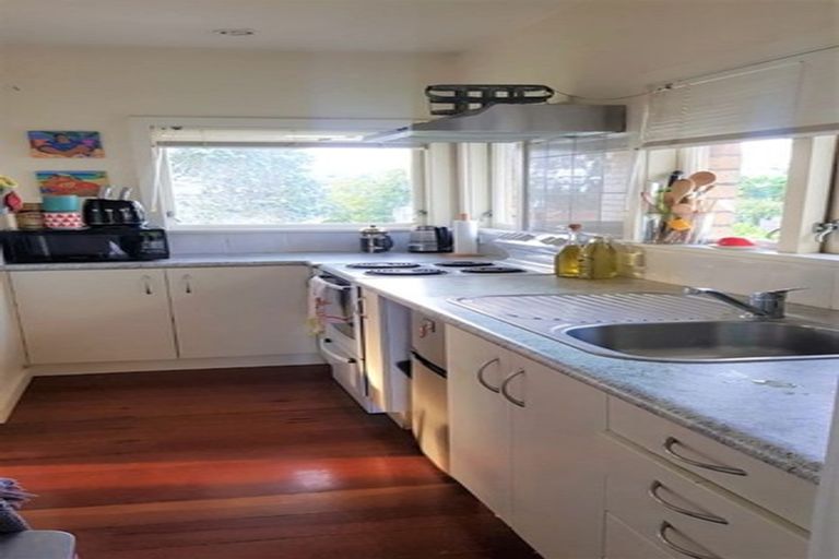 Photo of property in 85 Stanley Point Road, Stanley Point, Auckland, 0624