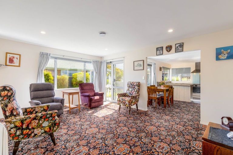 Photo of property in 2a Rue De La Mare, Parklands, Christchurch, 8083