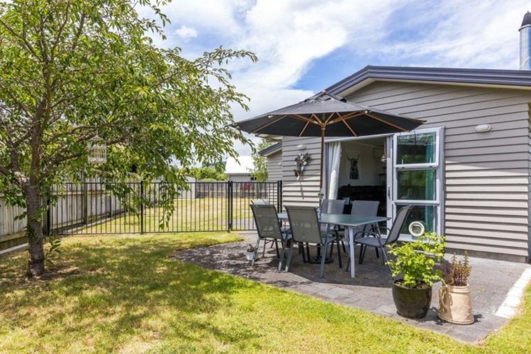 Photo of property in 28 Montgomery Crescent, Kinloch, Taupo, 3377