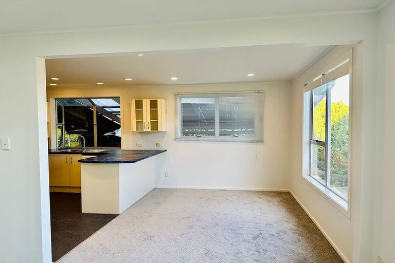 Photo of property in 10 Datura Place, Sunnynook, Auckland, 0620