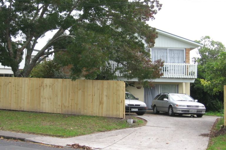 Photo of property in 102 Colwill Road, Massey, Auckland, 0614