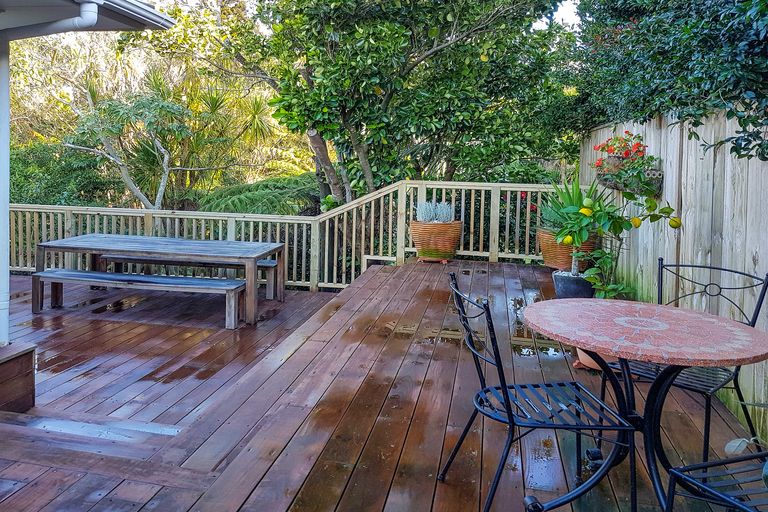 Photo of property in 2/39a Hebron Road, Waiake, Auckland, 0630