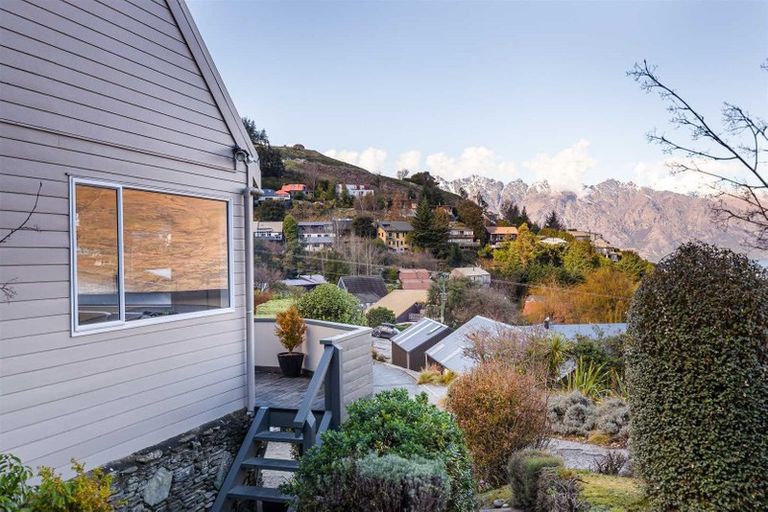 Photo of property in 17 Arawata Terrace, Fernhill, Queenstown, 9300