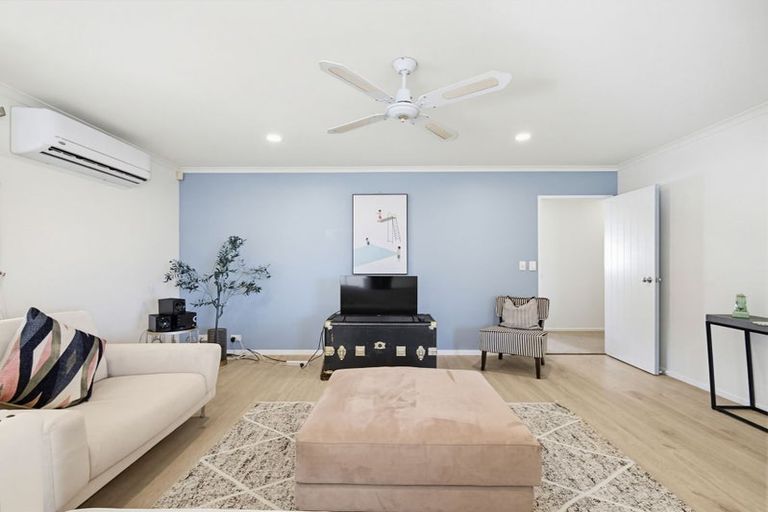 Photo of property in 79 Riverton Drive, Randwick Park, Auckland, 2105