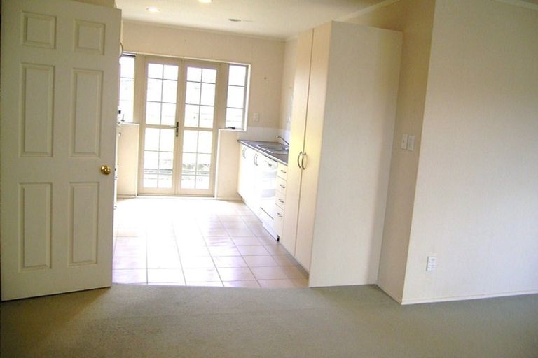 Photo of property in 10 Marbella Drive, Massey, Auckland, 0614