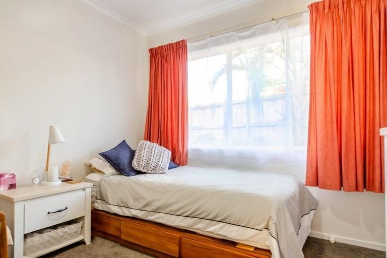 Photo of property in 4 Delmont Close, East Tamaki Heights, Auckland, 2016