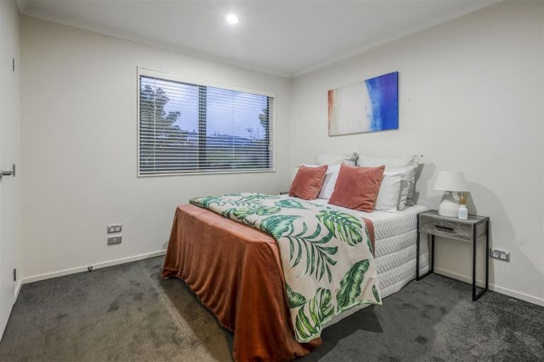 Photo of property in 106b Simpson Road, Henderson Valley, Auckland, 0614