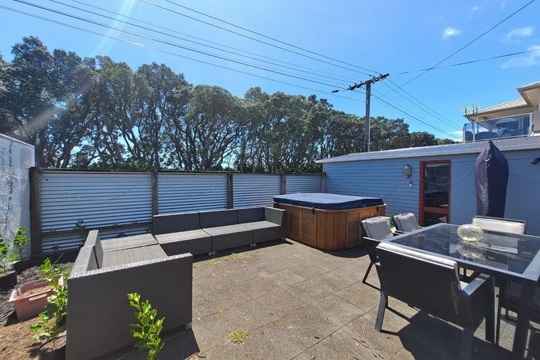 Photo of property in 21 Bulkeley Terrace, New Plymouth, 4310