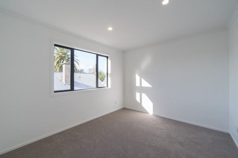 Photo of property in 2/4 Marama Street, Castor Bay, Auckland, 0620