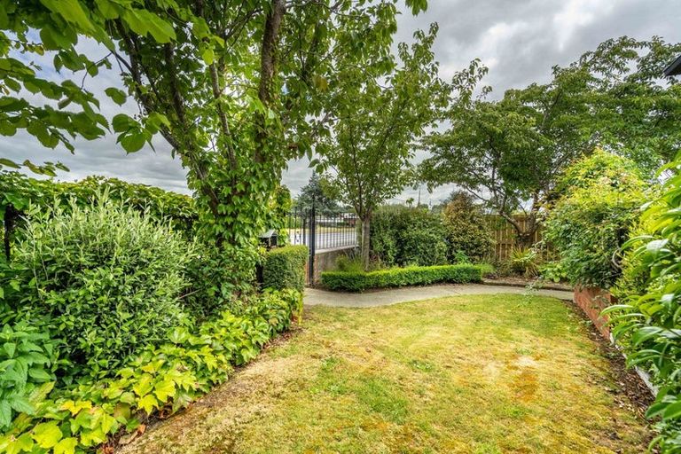 Photo of property in 775 Queens Drive, Waikiwi, Invercargill, 9810