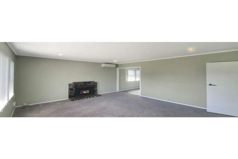 Photo of property in 24 Stokes Avenue, Te Atatu Peninsula, Auckland, 0610