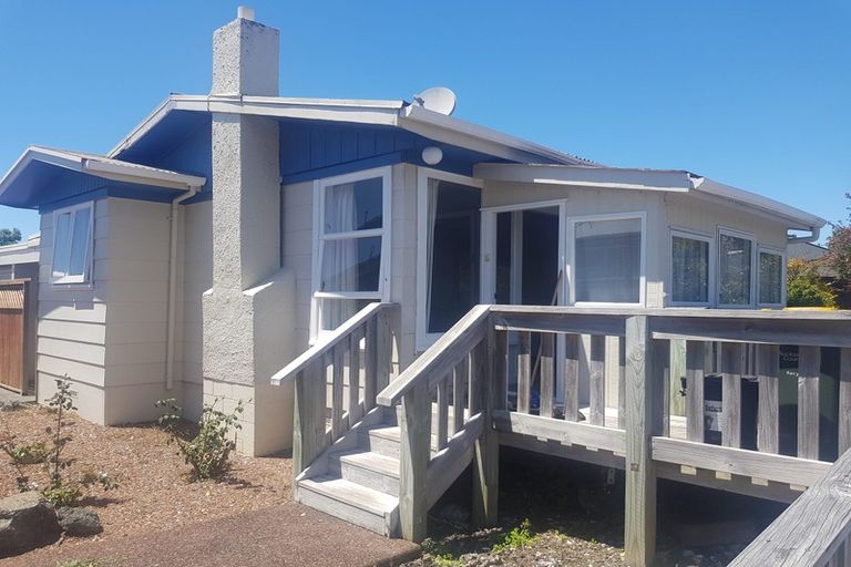 Photo of property in 1/7 Lillian Place, Orewa, 0931