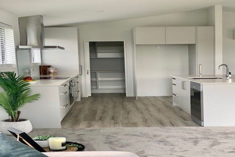 Photo of property in 10 Mccahon Drive, Rangiora, 7400