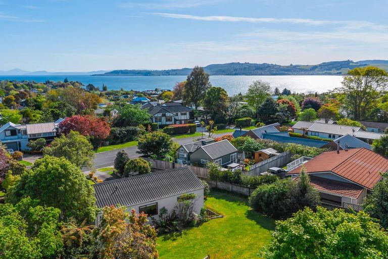 Photo of property in 64 Shepherd Road, Waipahihi, Taupo, 3330