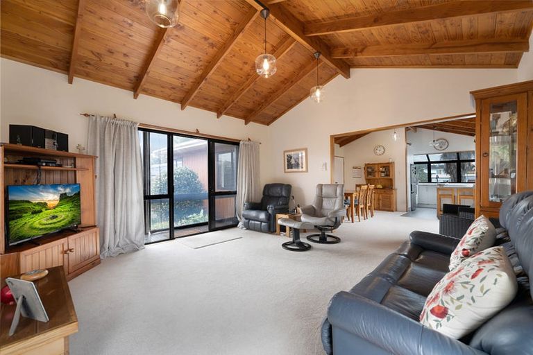 Photo of property in 1/24 Blacklock Avenue, Henderson, Auckland, 0612