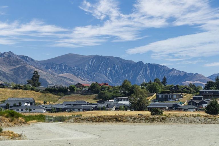 Photo of property in 175 Burdon Loop, Lake Hawea, 9382