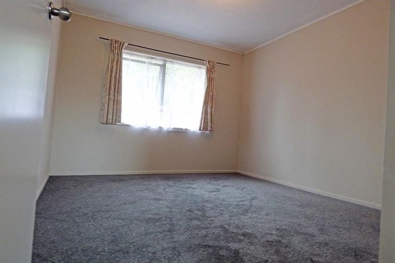Photo of property in 1/8 Woodside Road, Massey, Auckland, 0614