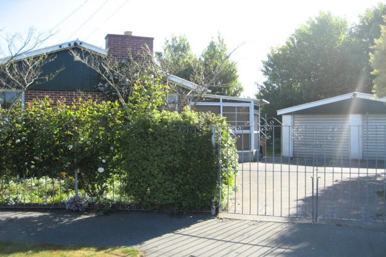 Photo of property in 6 Snelling Place, Burwood, Christchurch, 8083