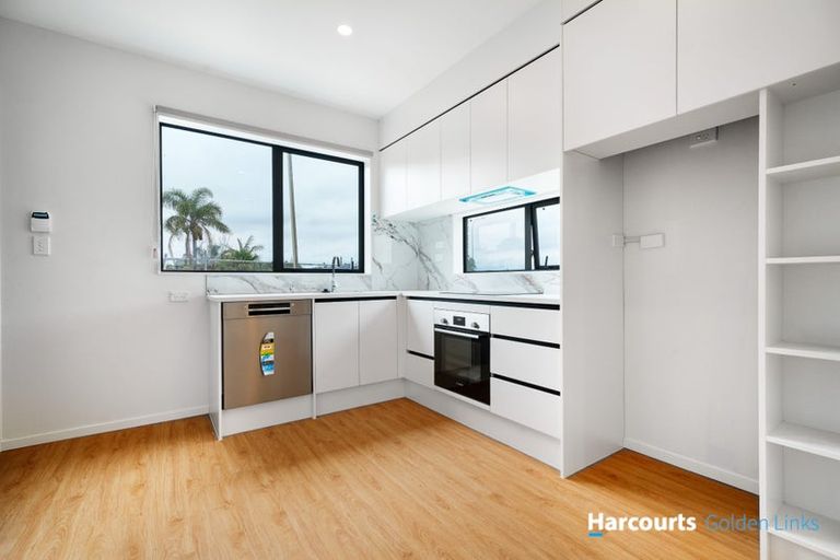 Photo of property in 4/800 Chapel Road, Northpark, Auckland, 2016