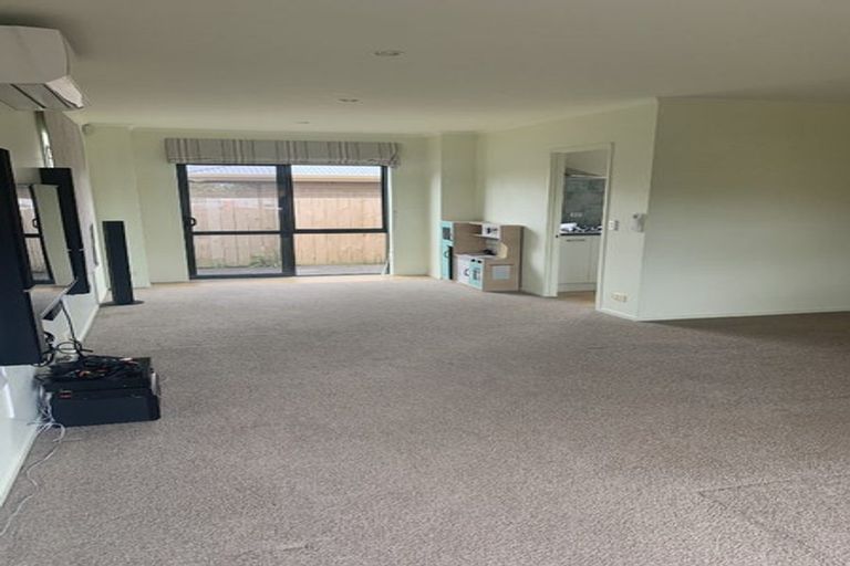 Photo of property in 1 Kittiwake Drive, Schnapper Rock, Auckland, 0632