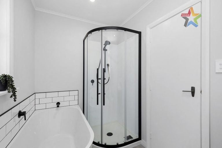 Photo of property in 385 Stokes Valley Road, Stokes Valley, Lower Hutt, 5019