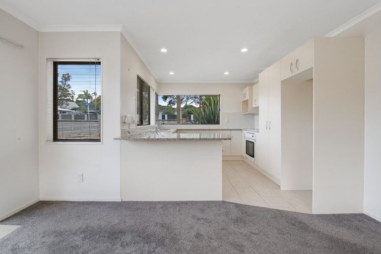 Photo of property in 53 Bay Street, Red Beach, 0932