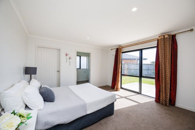 Photo of property in 12 Gibraltar Way, Fitzherbert, Palmerston North, 4410