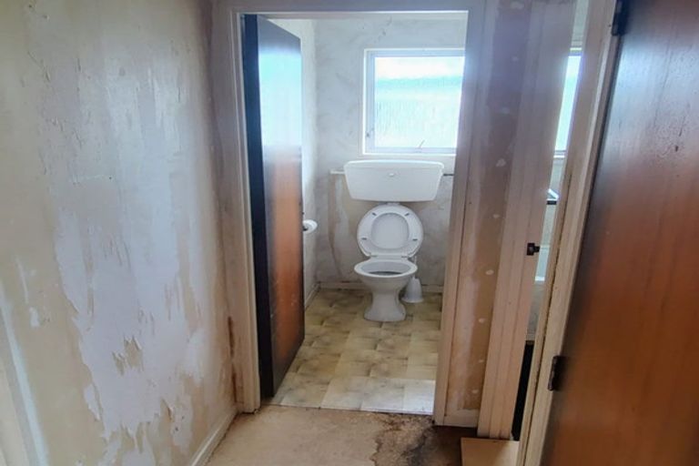 Photo of property in 2/37 Blacklock Avenue, Henderson, Auckland, 0612