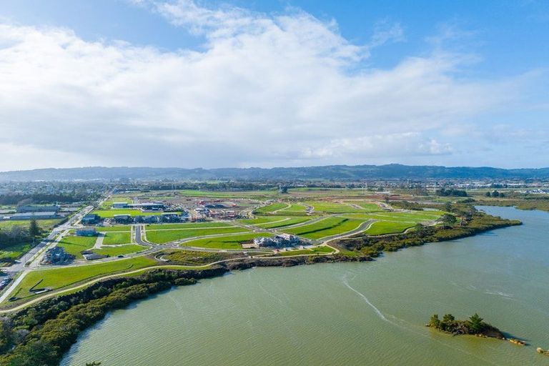 Photo of property in 2 Parkmore Drive, Rosehill, Papakura, 2113