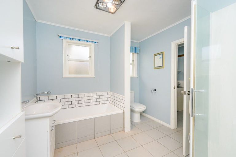 Photo of property in 5 Snowdon Avenue, Terrace End, Palmerston North, 4410