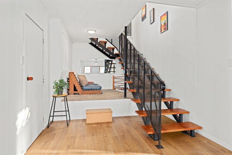 Photo of property in 18 Harbour View Road, Leigh, 0985