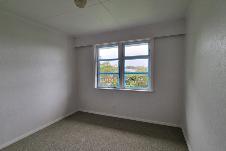 Photo of property in 57 Salford Street, Newlands, Wellington, 6037