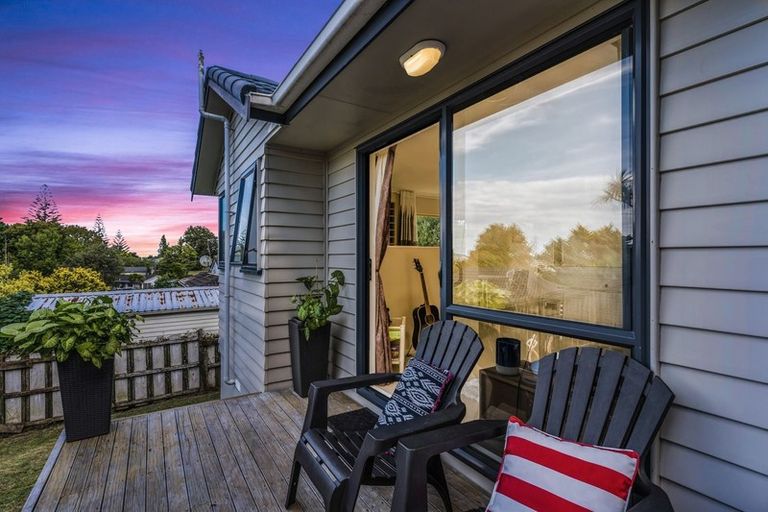 Photo of property in 26b Waimumu Road, Massey, Auckland, 0614