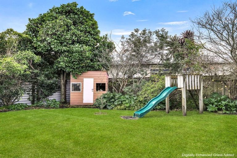 Photo of property in 28 Carlton Avenue, Gonville, Whanganui, 4501