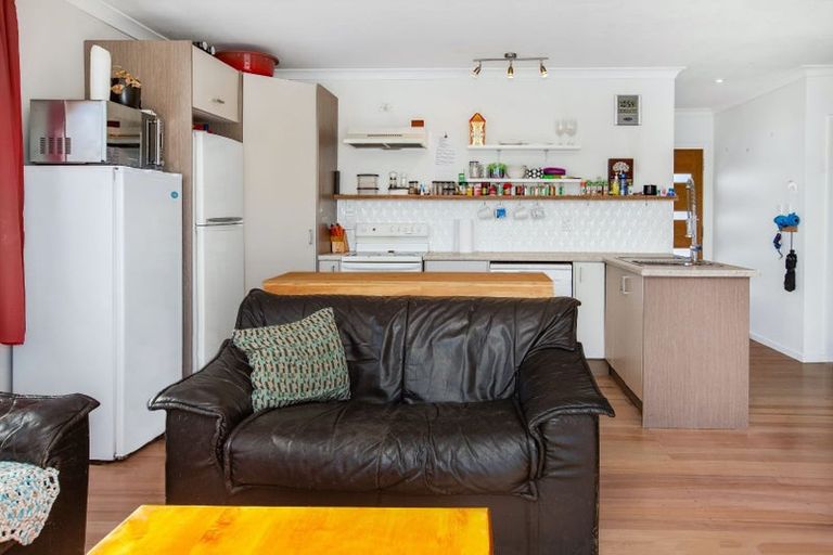 Photo of property in 34 Sievers Grove, Cannons Creek, Porirua, 5024