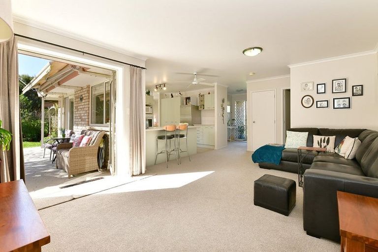 Photo of property in 9 Robinia Place, Snells Beach, 0920