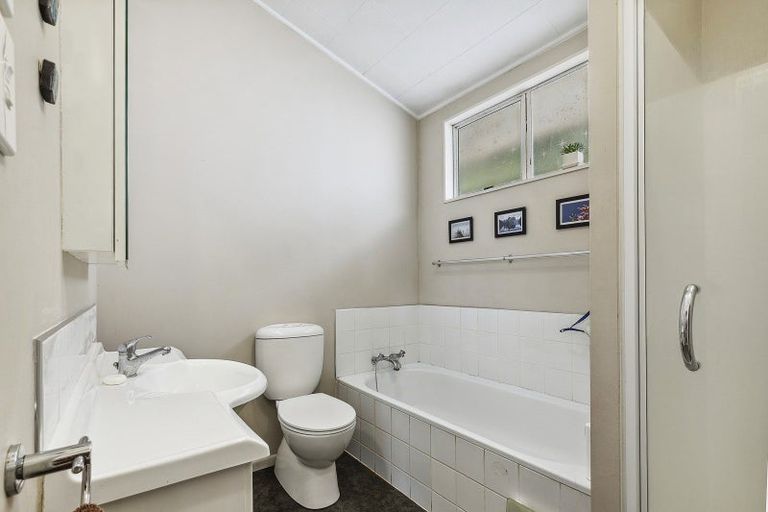 Photo of property in 47 Thurleigh Grove, Karori, Wellington, 6012