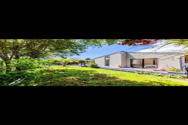 Photo of property in 43 Gosford Drive, Botany Downs, Auckland, 2010