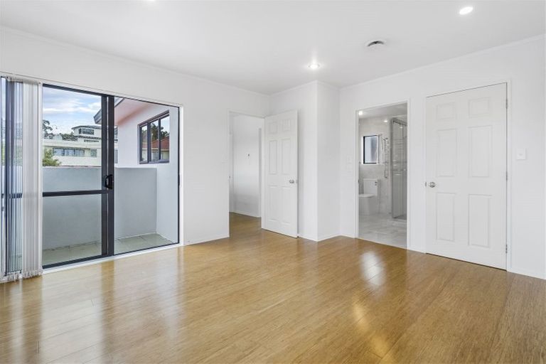 Photo of property in 1 Bougainvillaea Terrace, Goodwood Heights, Auckland, 2105