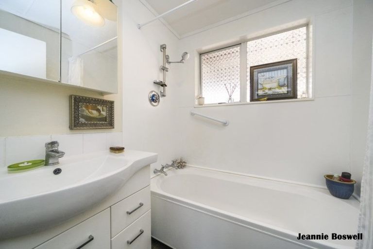 Photo of property in 50 Rhodes Drive, Kelvin Grove, Palmerston North, 4414